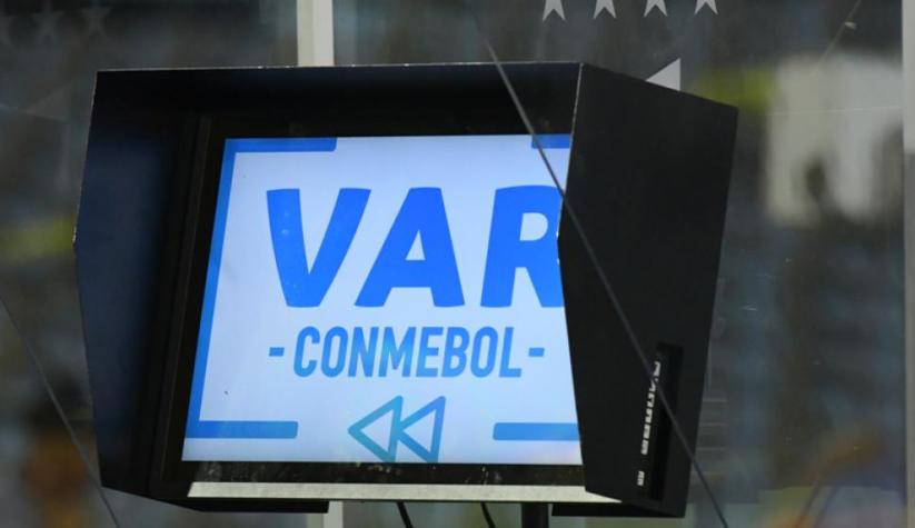 Electrizante definición: Dos argentinos a cargo del VAR en el Chile vs Uruguay