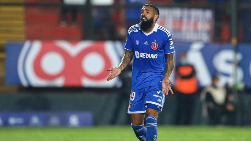 Hinchas azules destruyen a Ronnie Fernández: “Está para suplente en Deportes Santa Cruz”