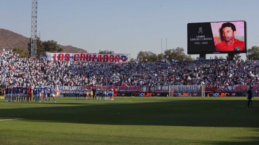 El irrespetuoso minuto de silencio para Leonel Sánchez de una parte de la barra de la UC