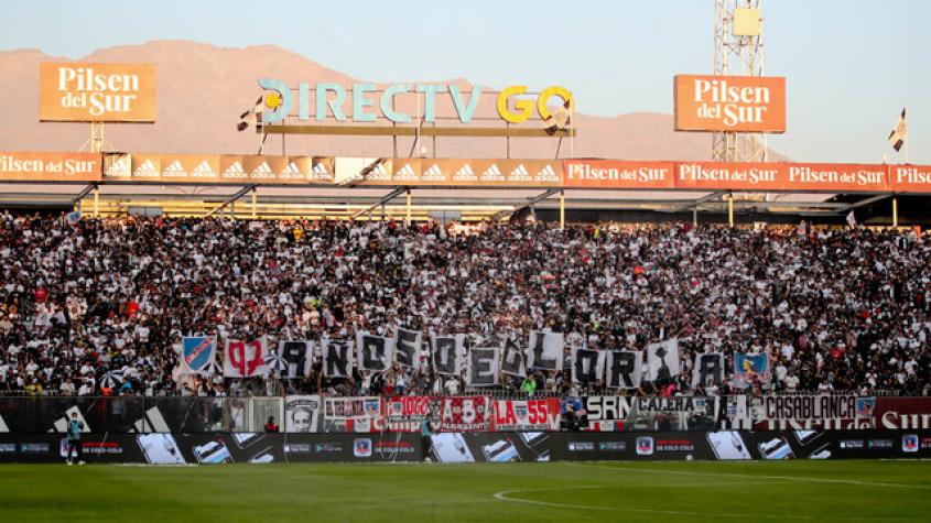 ¿Le dio buena suerte al "Cacique"? Hincha albo pidió matrimonio en el Estadio Monumental