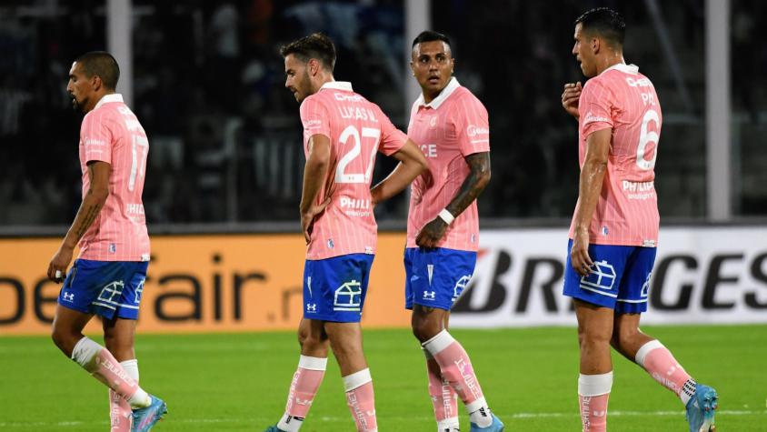 "La mayor virtud fue la muy linda camiseta": En Argentina lapidaron el juego de la UC