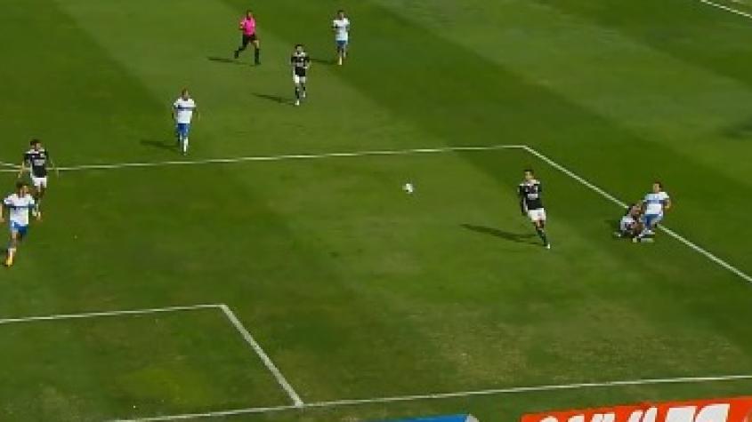 ¿Fue o no fue? Arden las redes con el polémico penal que le cobraron a la UC ante Colo Colo