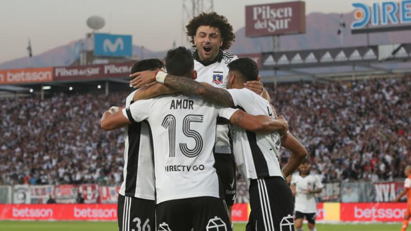 Colo Colo celebra el triunfo ante Cobresal.