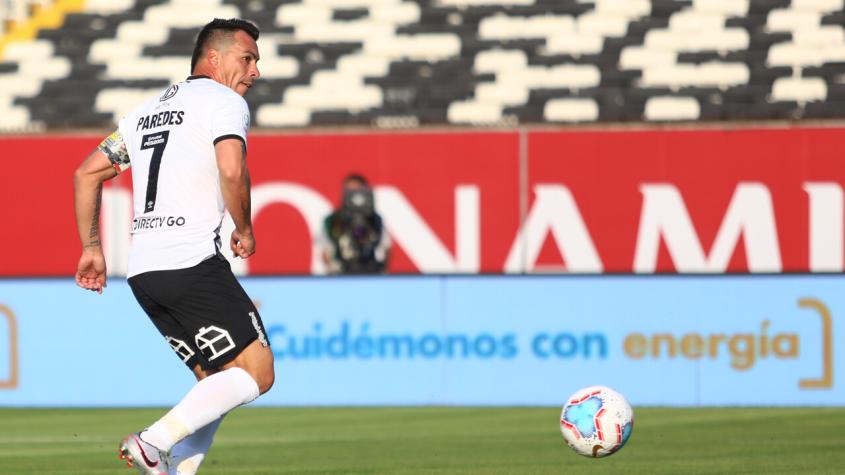 Esteban Paredes jugando por Colo Colo