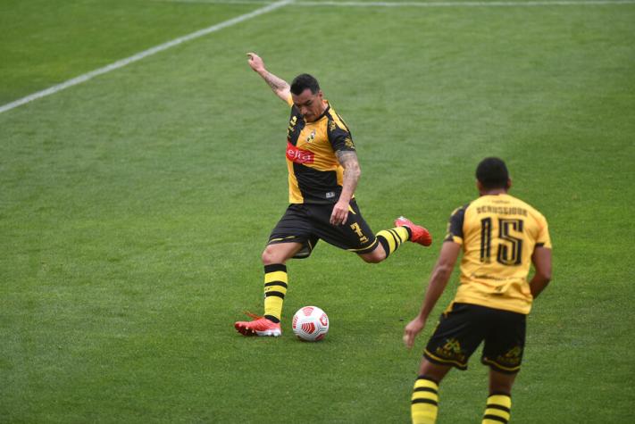 Revelan que Esteban Paredes se retirará este fin de semana del fútbol profesional