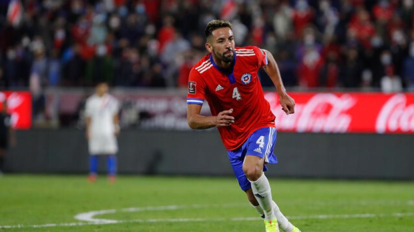 ¿Sin recambio? El lateral derecho que nunca llegó a relevar a Mauricio Isla en La Roja