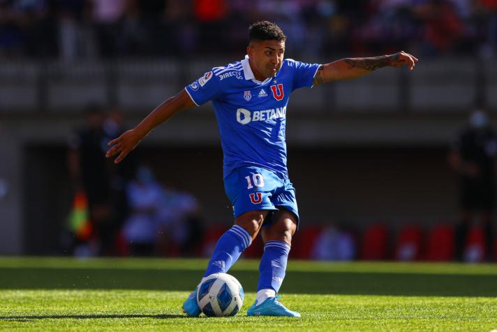 Jeisson Vargas podría perderse el compromiso ante Everton de Viña del Mar. Imagen: Agencia Uno.