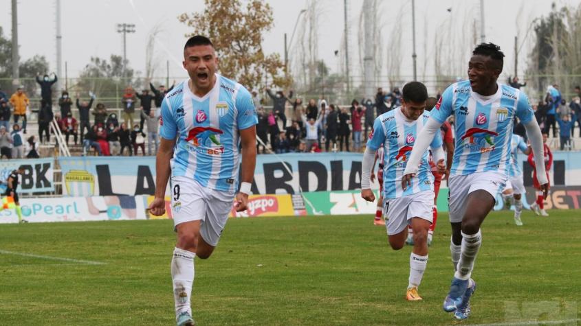 ¡Más líder que nunca! Magallanes venció a Deportes Melipilla en La Pintana