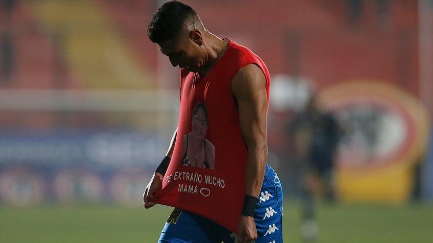 Grave denuncia contra Paolo Hurtado: lo acusan de romper notebook al momento de celebrar gol
