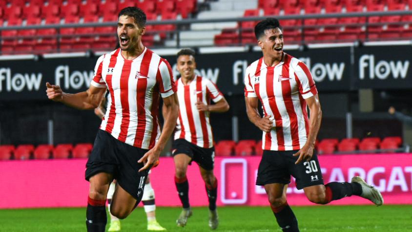 Ya lo dirigió Holan: La UC y la U estarían peleándose a un central del fútbol argentino
