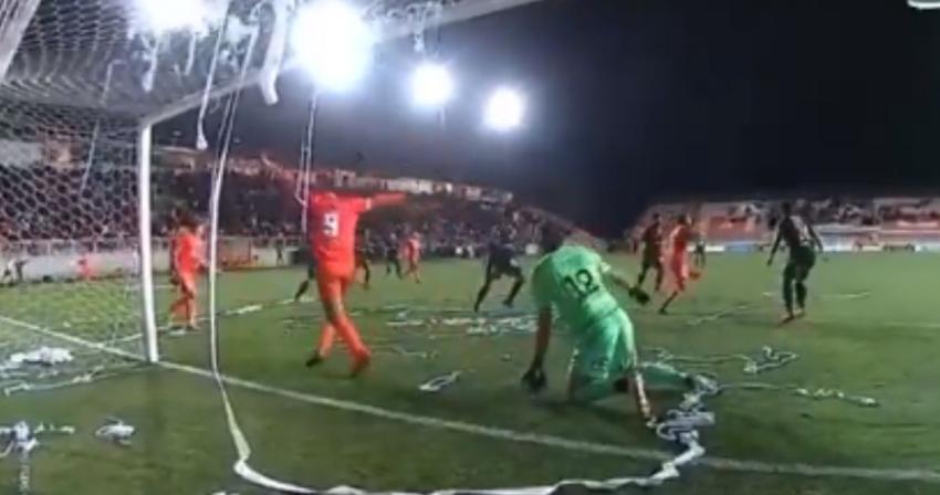 Santiago Wanderers pide sanción a árbitros y a David Escalante por "gol fantasma"