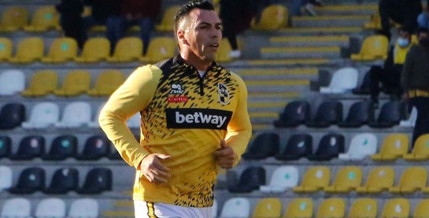 Esteban Paredes le dice adiós al fútbol profesional. Imagen: Agencia Uno.