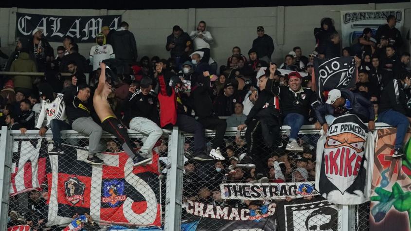 Otro castigo más para Colo Colo: Conmebol aplicó multa por el comportamiento de sus hinchas