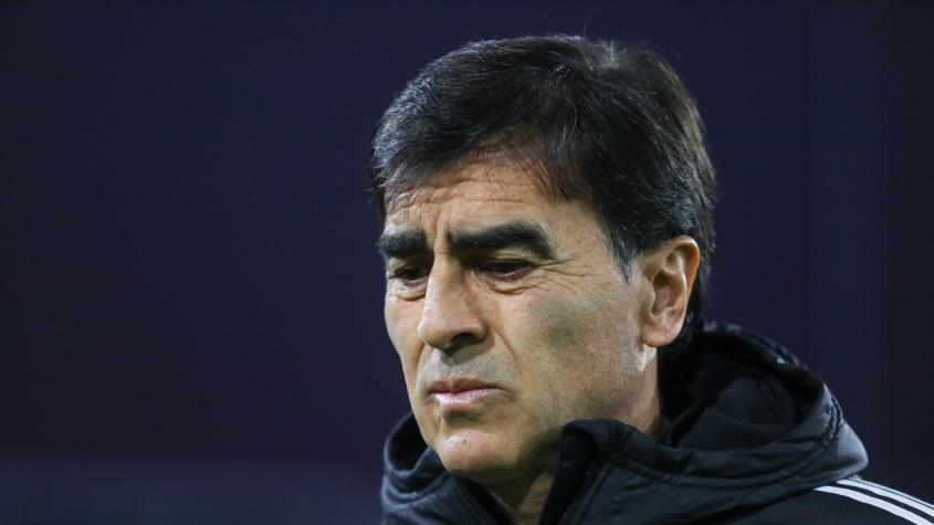 Gustavo Quinteros pierde la paciencia por la demora en la llegada de refuerzos en Colo Colo: "Habían tres nombres y no ha llegado ninguno"