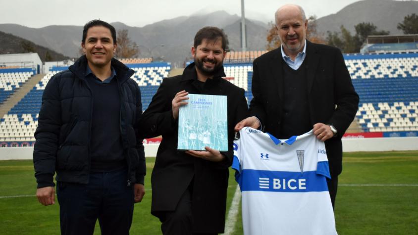 Gabriel Boric visitó San Carlos de Apoquindo. Imagen: Cruzados.