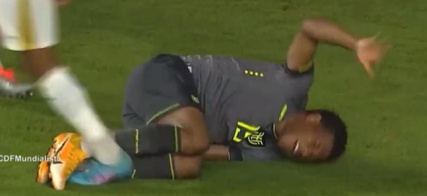 Se retiró en ambulancia: Figura de Ecuador sufre importante lesión a meses del Mundial de Qatar 2022