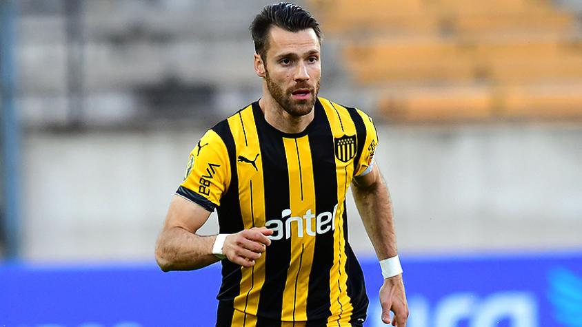 A pedido de Ariel Holan: Universidad Católica trabaja por el fichaje del defensa Gary Kagelmacher