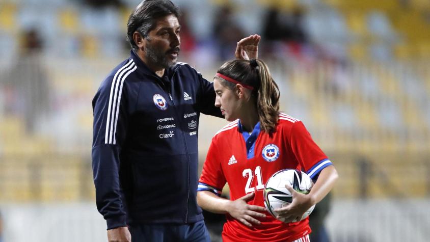 Duras críticas a José Letelier por nómina de la Roja Femenina para Copa América: "Hay muchas que están por amistad"