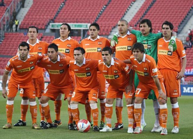 "Me embarga una profunda tristeza": Destacado futbolista nacional decidió retirarse de la actividad