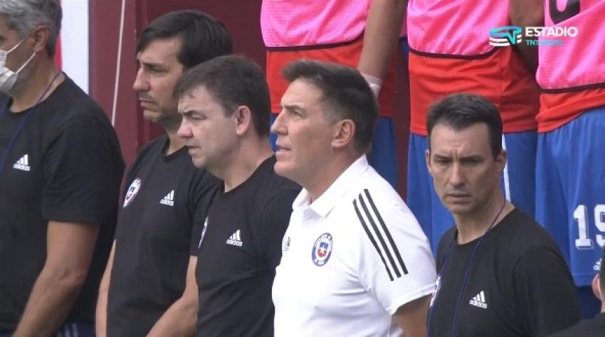 ¿Un chileno más? Eduardo Berizzo fue captado cantando el himno nacional