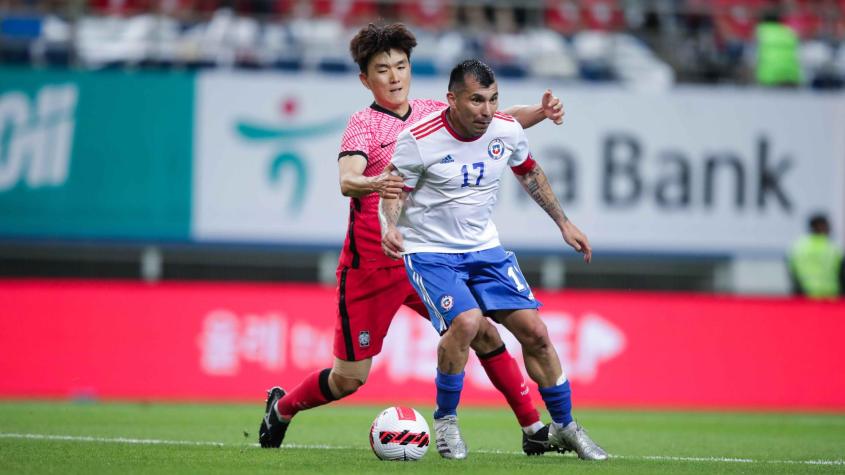 Johnny Herrera se resiste a la inclusión de Medel como volante: “Ya no debe jugar de contención, se ve perjudicado”