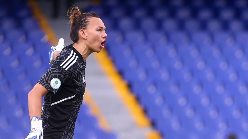 "No ha sido su Copa América": Hinchas de La Roja femenina liquidan a Christiane Endler por su nivel ante Colombia