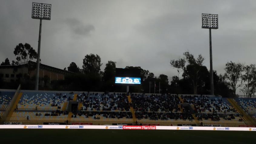 ¡Insólito! Encargado de encender la luz en el estadio Sausalito se fue antes del partido