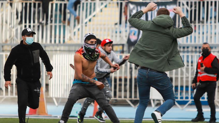 "Los tontitos de siempre": Hinchas critican con todo los incidentes en el estadio El Teniente