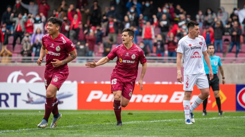 Deportes La Serena salió de la zona roja tras vencer a Ñublense en La Portada