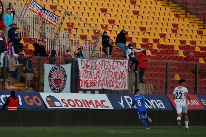 El amenazante lienzo de los hinchas de la U por el precio de las entradas: "Bájenlas o mejor arranquen"
