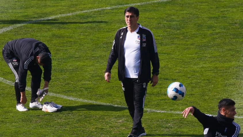 Gustavo Quinteros se emociona tras el arengazo de Colo Colo: "Vamos a jugar con el corazón por la gente que nos vino a alentar"