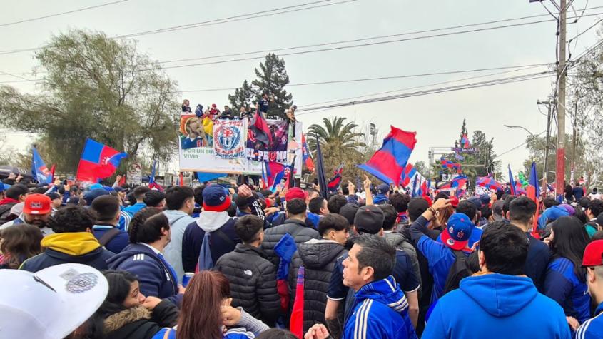 VIDEO | Así fue el banderazo de los hinchas de la U previo al Superclásico ante Colo Colo