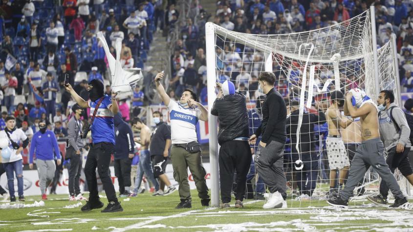 Cruzados comunica fuertes sanciones a 40 barristas por incidentes en la despedida de San Carlos de Apoquindo
