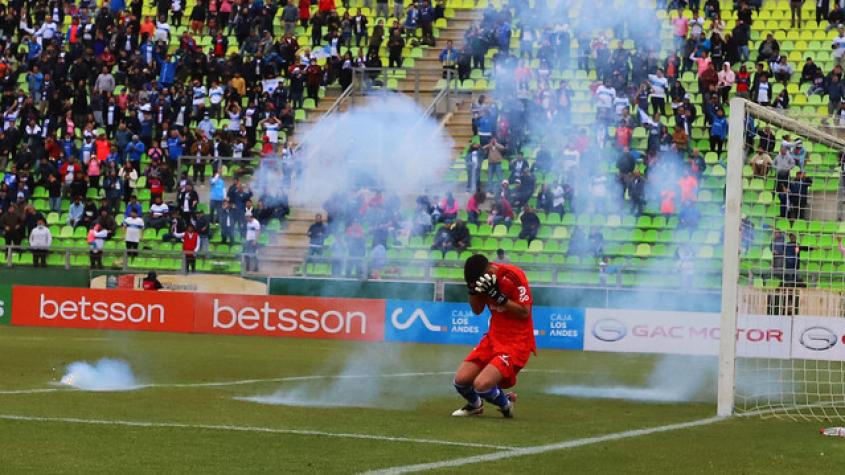 Se jugarán los 85' minutos restantes: La ANFP decide reprogramar el Clásico Universitario y prepara severo castigo a la UC