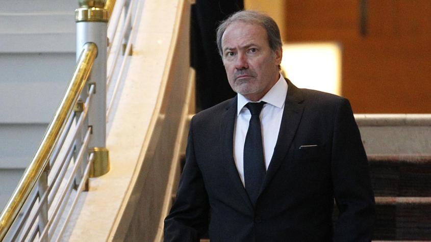 “Es una muy mala decisión”: Sergio Vargas cuestiona a la U por jugarse la permanencia con DT interino