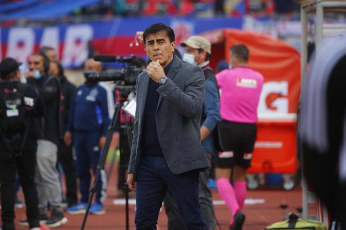 Gustavo Quinteros: "Quizás los fanáticos prefieran que descienda la U, pero yo siempre quiero jugar un clásico"