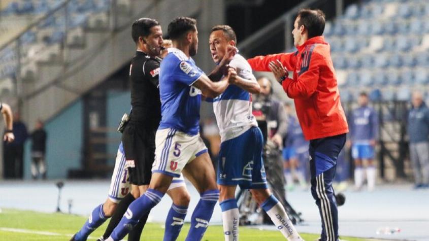 "Cierra el or... conc...": Arbitro consigna en su informe duros insultos en el accidentado Clásico Universitario por Copa Chile