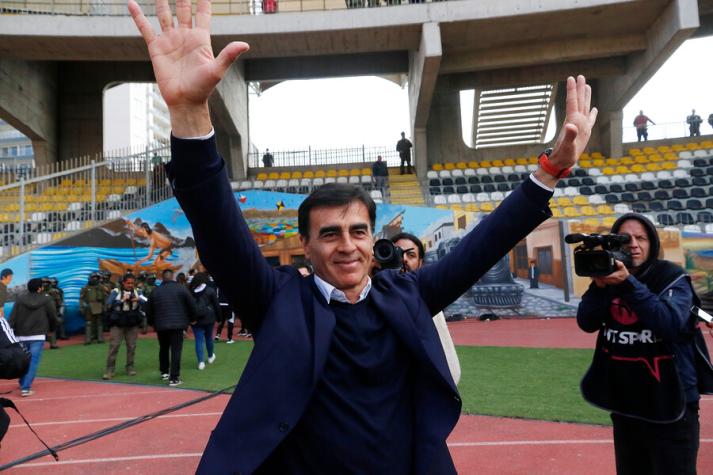 Gustavo Quinteros: el DT que llegó a salvar a Colo Colo de la B y levantó la estrella 33 con los albos