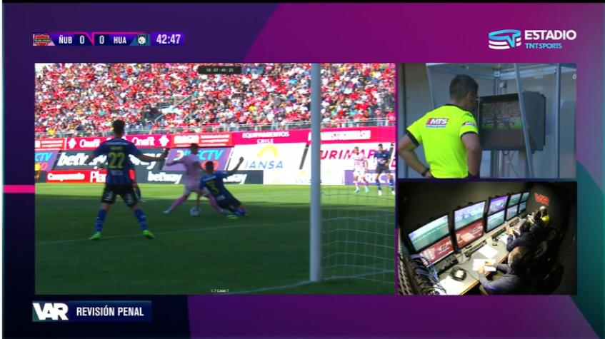 ¿Fue o no fue? La dudosa jugada de Osvaldo González que favoreció a Ñublense con un penal