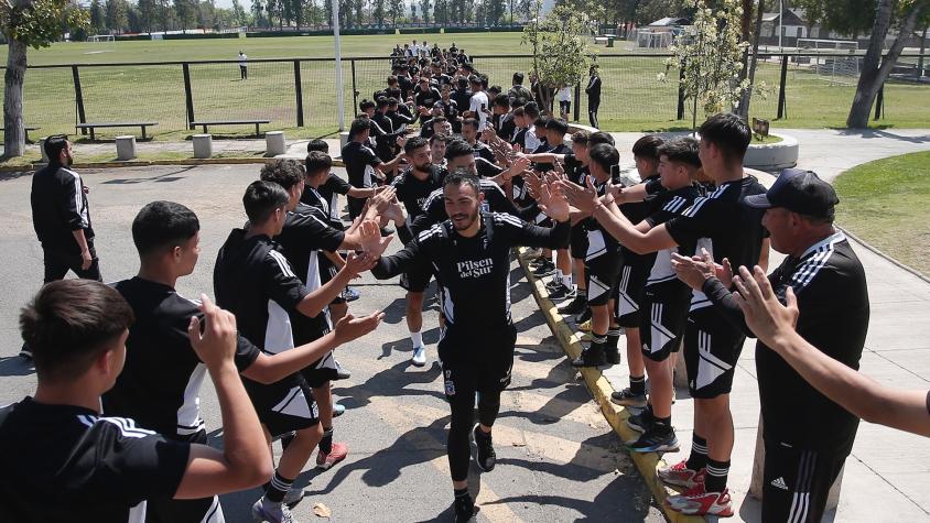 "¡Juntos somos más fuertes!": Funcionarios dedicaron emotivo pasillo de honor al plantel de Colo Colo