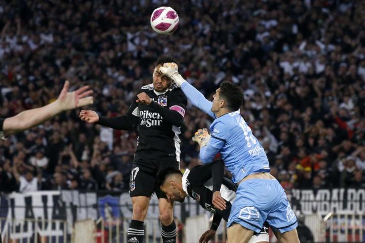 ¿Gol? ¿Mano? ¿Penal? El polémico cierre del primer tiempo que alegó Colo Colo en el clásico con la UC