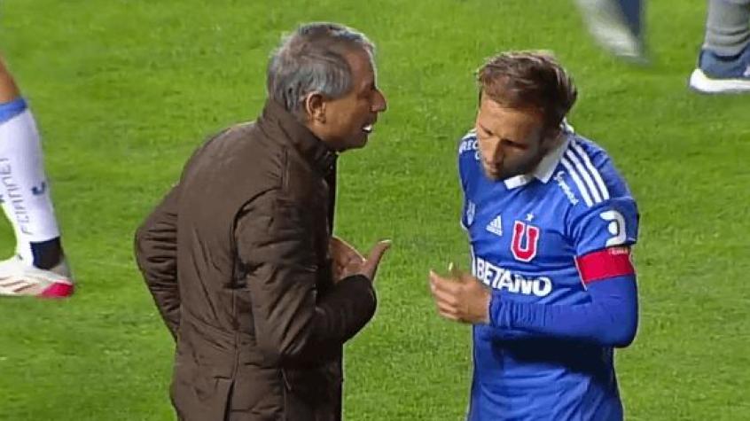 “Hay que jugar más y hablar menos”: el picante comentario de Holan a Seymour tras la clasificación de la U en Copa Chile
