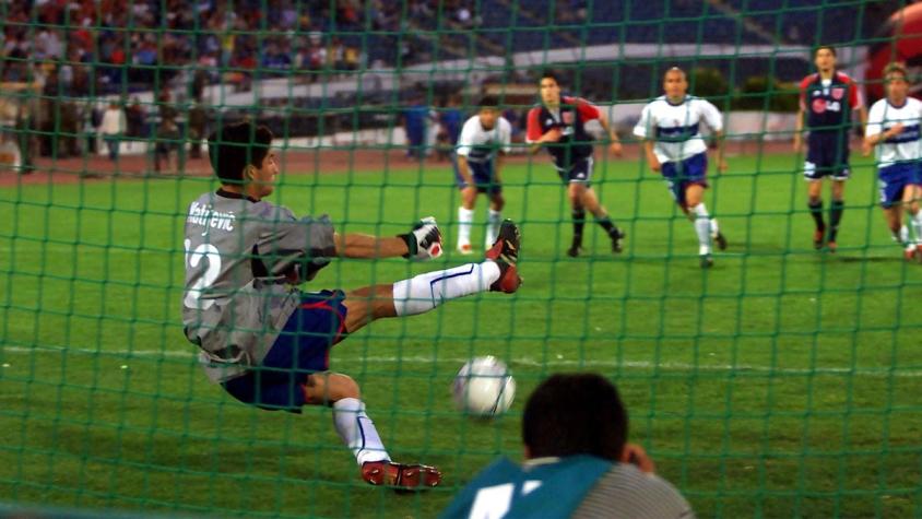 A 20 años de la atajada de Cristián Álvarez a Pedro González: el gol que le pudo dar el récord antes que Esteban Paredes