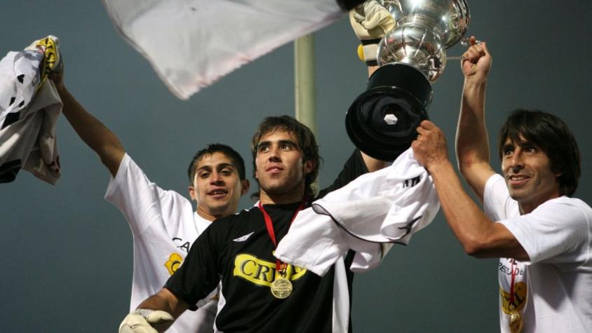 El festejo de Claudio Bravo por el título de Colo Colo trajo una promesa: "Nos vemos pronto por allí"