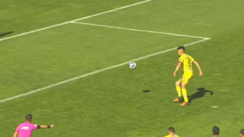 VIDEO | Justicia divina: El insólito penal "a lo Panenka" que erró Arnaldo Castillo en la Primera B