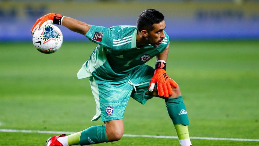 Claudio Bravo impone jerarquía en su regreso a la Roja: “Todo el que venga debe estar al más alto nivel”