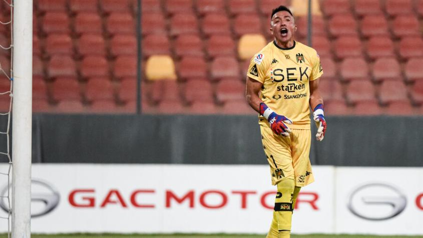 "Hoy fue Manuel Neuer": Hinchas deliran con el nivel de Miguel Pinto ante la U en la semifinal de la Copa Chile 2022
