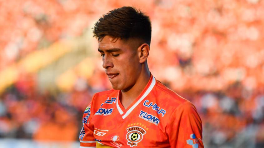 ¡Dos amarillas en cinco minutos! Así fue la emotiva disculpa de Axl Ríos a la hinchada de Cobreloa tras ser expulsado en la final ante Deportes Copiapó