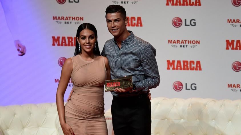 Cristiano Ronaldo junto a su novia (AFP)