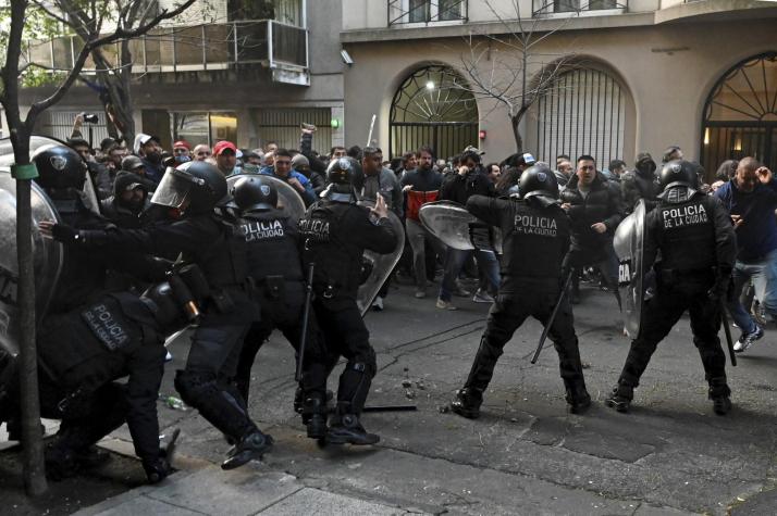Graves incidentes en Argentina: Hinchas se enfrentan con la policía tras los festejos por la obtención de la Copa del Mundo